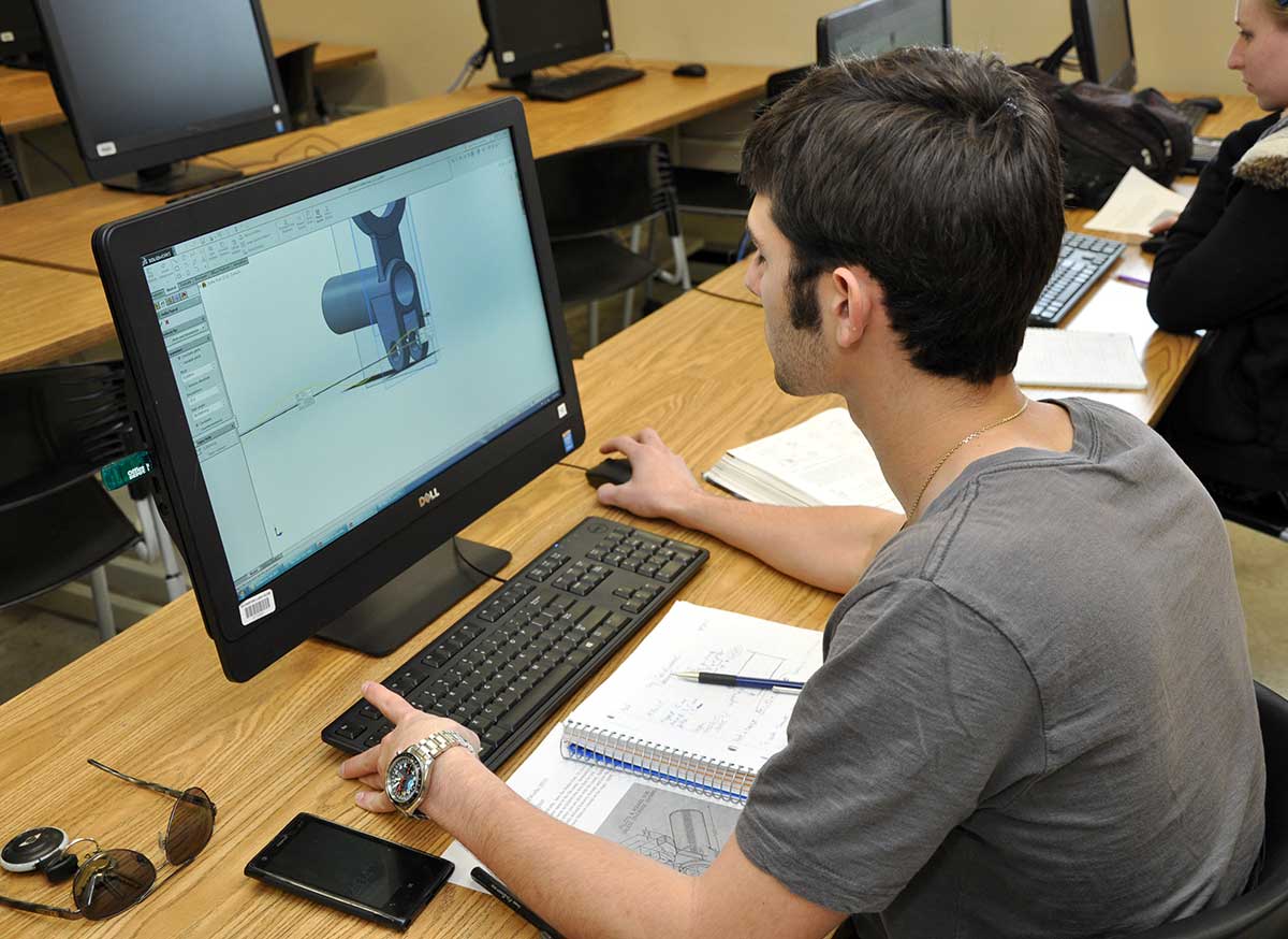 Student learning computer-aided drafting