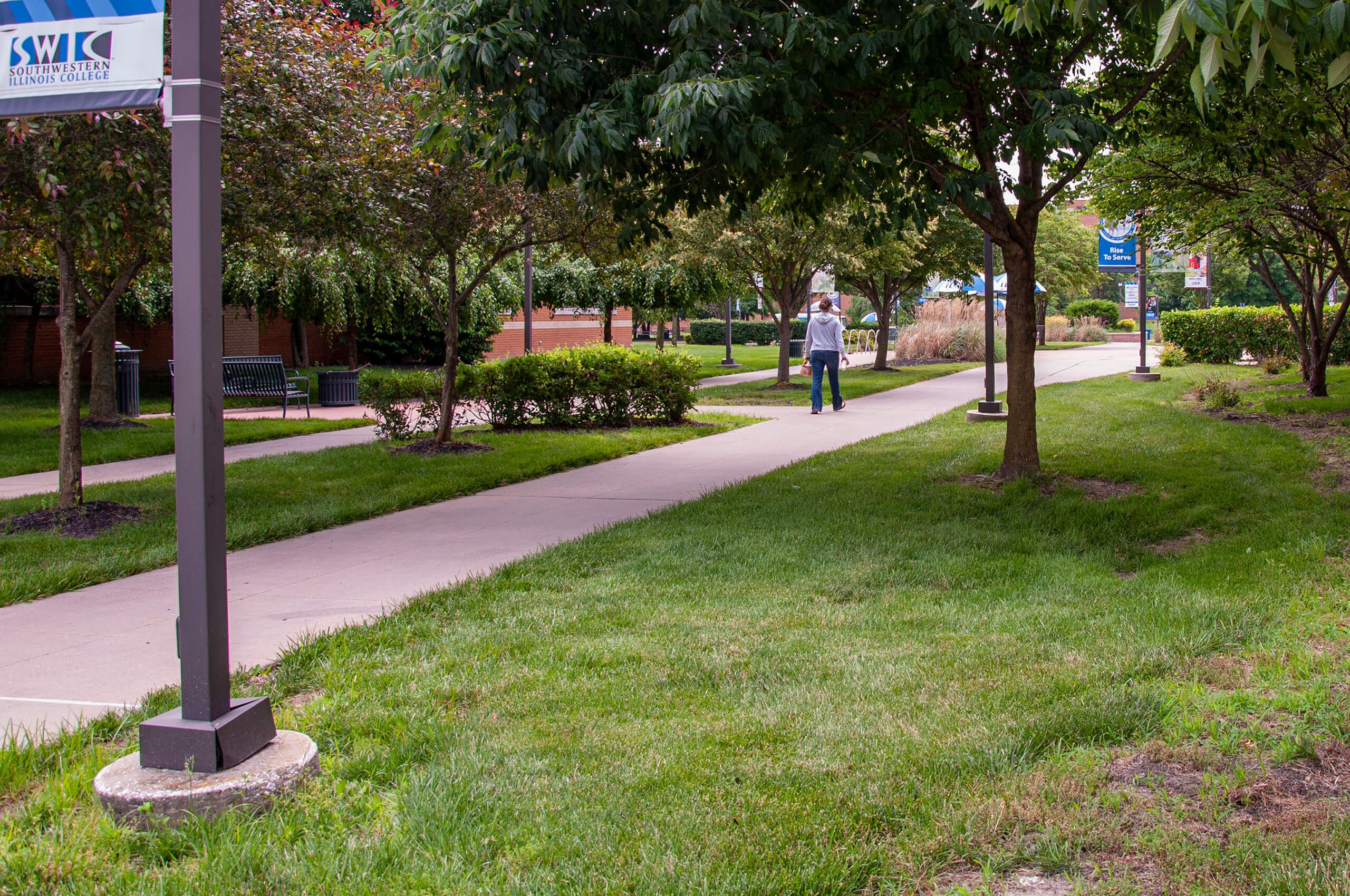 A student walking through the quad on the Belleville campus.