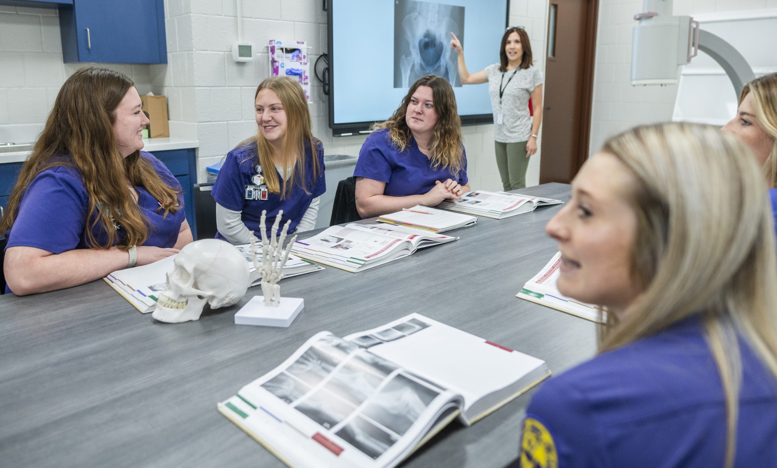 studying x-ray in radiology class